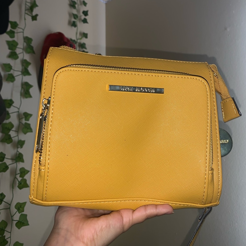 CROSSBODY STEVE MADDEN BAG💛
